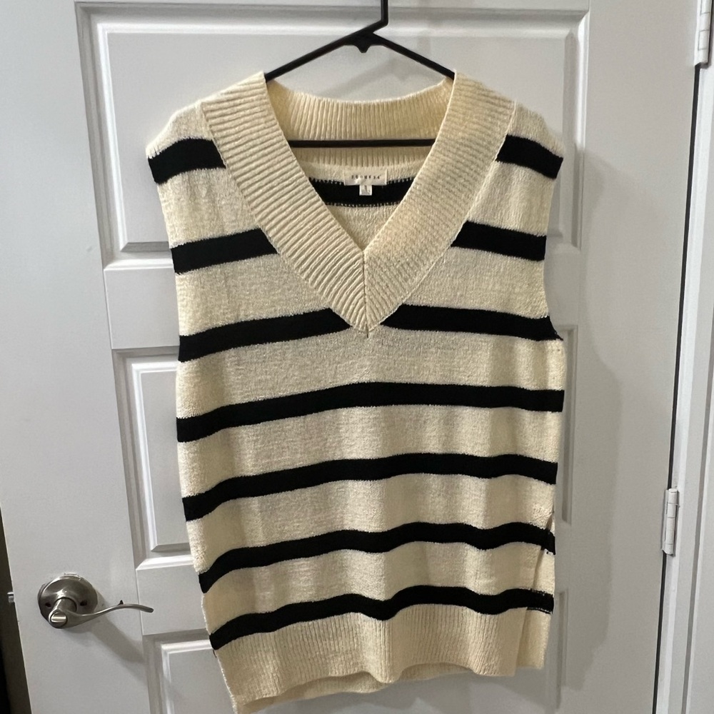 Promesa | Striped V-Neck Sweater Vest